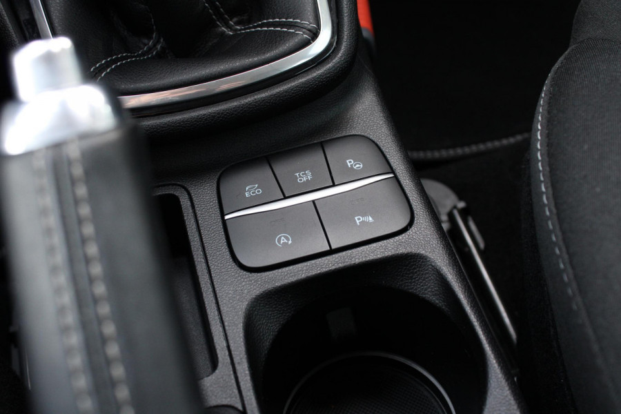Ford Fiesta 1.0 EcoBoost Titanium | Stoel + Stuurverwarming | Climate Control | Camera | Navigatie | Parkeersensoren | Lichtmetalen Velgen | Dodehoeksensoren