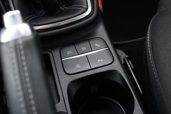 Ford Fiesta 1.0 EcoBoost Titanium | Stoel + Stuurverwarming | Climate Control | Camera | Navigatie | Parkeersensoren | Lichtmetalen Velgen | Dodehoeksensoren