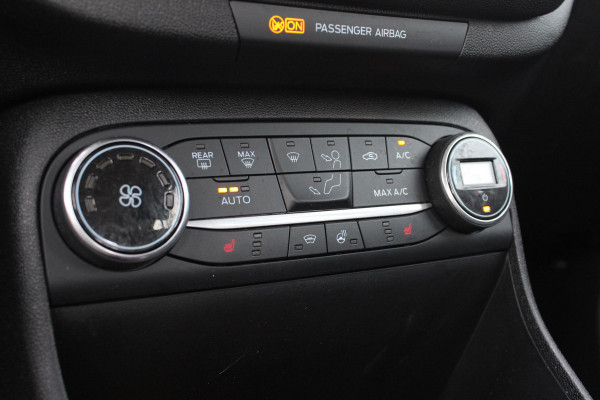 Ford Fiesta 1.0 EcoBoost Titanium | Stoel + Stuurverwarming | Climate Control | Camera | Navigatie | Parkeersensoren | Lichtmetalen Velgen | Dodehoeksensoren
