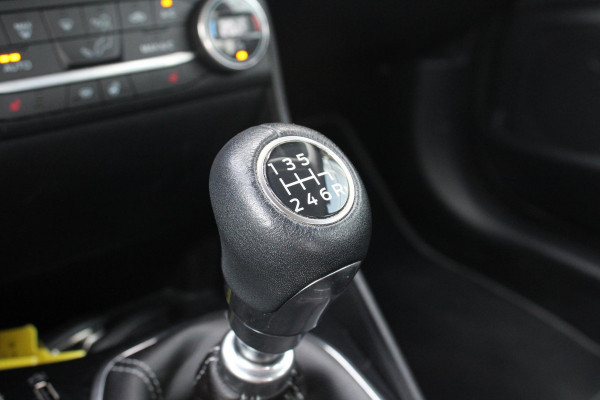 Ford Fiesta 1.0 EcoBoost Titanium | Stoel + Stuurverwarming | Climate Control | Camera | Navigatie | Parkeersensoren | Lichtmetalen Velgen | Dodehoeksensoren