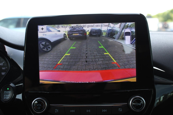 Ford Fiesta 1.0 EcoBoost Titanium | Stoel + Stuurverwarming | Climate Control | Camera | Navigatie | Parkeersensoren | Lichtmetalen Velgen | Dodehoeksensoren