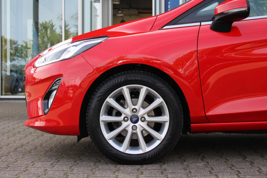 Ford Fiesta 1.0 EcoBoost Titanium | Stoel + Stuurverwarming | Climate Control | Camera | Navigatie | Parkeersensoren | Lichtmetalen Velgen | Dodehoeksensoren
