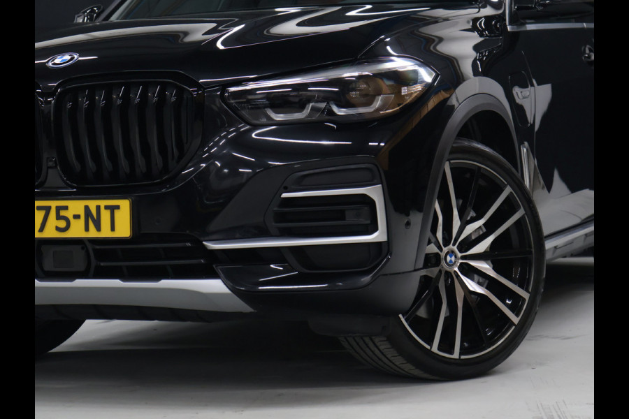 BMW X5 xDrive45e M Sport [LUCHTVERING, SCHUIFKANTELDAK, APPLE CARPLAY, MEMORY SEATS, CAMERA, ADAPTIVE CRUISE, STOELVERWARMING, ELEK. ACHTERKLEP,  NAVIGATIE, NIEUWSTAAT]