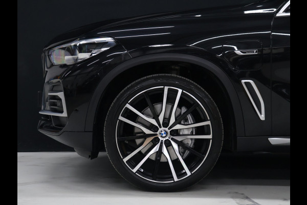 BMW X5 xDrive45e M Sport [LUCHTVERING, SCHUIFKANTELDAK, APPLE CARPLAY, MEMORY SEATS, CAMERA, ADAPTIVE CRUISE, STOELVERWARMING, ELEK. ACHTERKLEP,  NAVIGATIE, NIEUWSTAAT]