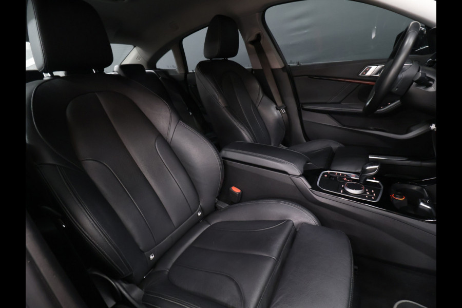 BMW 2 Serie Gran Coupé 218i High Executive [STOELVERWARMING, CAMERA, PDC V+A, CRUISE CONTROL, VOL LEDER, NAVIGATIE, NIEUWSTAAT]