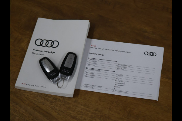 Audi Q4 e-tron 40 Advanced edition 77 kWh [ADAPTIVE CRUISE, CAMERA, SONOS AUDIO INSTALLATIE, TREKHAAK, APPLE CARPLAY, SFEERVERLICHTING, STOELVERWARMING, ELEK.. ACHTERKLEP, NAVIGATIE, NIEUWSTAAT]