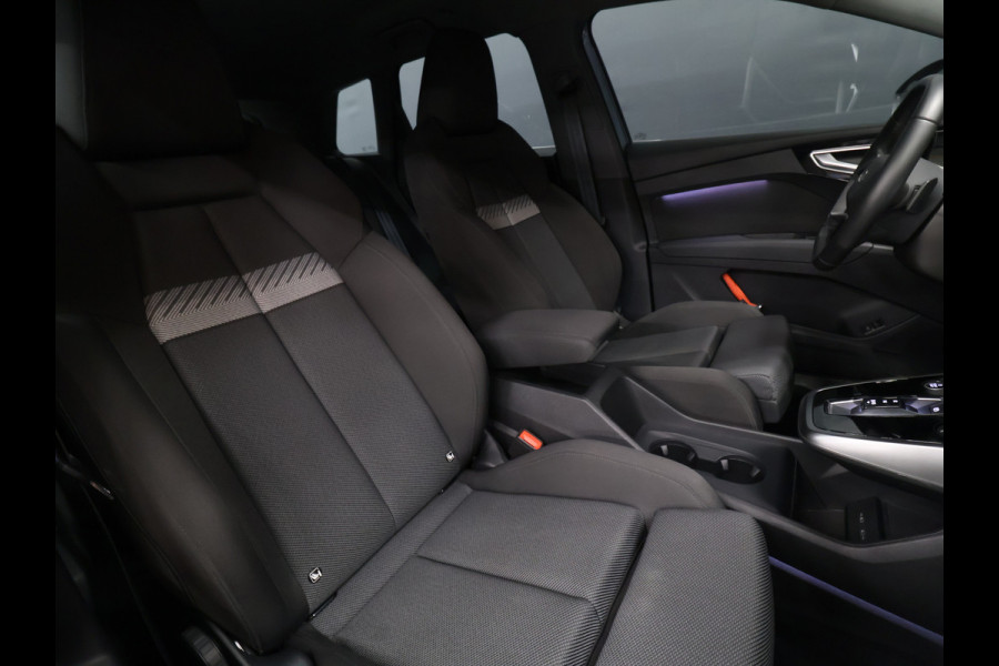 Audi Q4 e-tron 40 Advanced edition 77 kWh [ADAPTIVE CRUISE, CAMERA, SONOS AUDIO INSTALLATIE, TREKHAAK, APPLE CARPLAY, SFEERVERLICHTING, STOELVERWARMING, ELEK.. ACHTERKLEP, NAVIGATIE, NIEUWSTAAT]