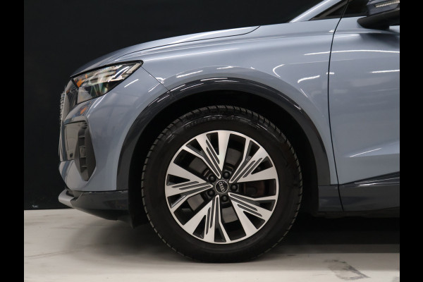 Audi Q4 e-tron 40 Advanced edition 77 kWh [ADAPTIVE CRUISE, CAMERA, SONOS AUDIO INSTALLATIE, TREKHAAK, APPLE CARPLAY, SFEERVERLICHTING, STOELVERWARMING, ELEK.. ACHTERKLEP, NAVIGATIE, NIEUWSTAAT]