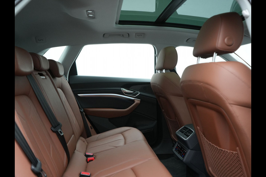 Audi Q8 e-tron 55 Quattro Advanced Edition 106 kWh 408pk Dealer O.H. | Luchtvering | Panodak | Adaptive Cruise | Head Up | Bang & Olufsen | Matrix LED | 360 Camera | Lederen Sportstoelen & Stuur Verwarmd | Sfeerverlichting | Apple Carplay | Blis |