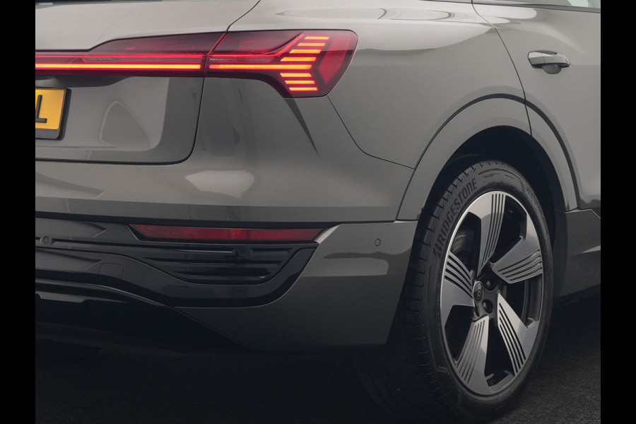 Audi Q8 e-tron 55 Quattro Advanced Edition 106 kWh 408pk Dealer O.H. | Luchtvering | Panodak | Adaptive Cruise | Head Up | Bang & Olufsen | Matrix LED | 360 Camera | Lederen Sportstoelen & Stuur Verwarmd | Sfeerverlichting | Apple Carplay | Blis |