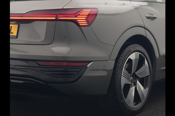 Audi Q8 e-tron 55 Quattro Advanced Edition 106 kWh 408pk Dealer O.H. | Luchtvering | Panodak | Adaptive Cruise | Head Up | Bang & Olufsen | Matrix LED | 360 Camera | Lederen Sportstoelen & Stuur Verwarmd | Sfeerverlichting | Apple Carplay | Blis |