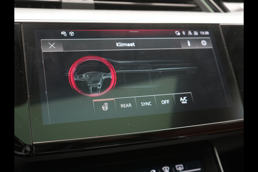 Audi Q8 e-tron 55 Quattro Advanced Edition 106 kWh 408pk Dealer O.H. | Luchtvering | Panodak | Adaptive Cruise | Head Up | Bang & Olufsen | Matrix LED | 360 Camera | Lederen Sportstoelen & Stuur Verwarmd | Sfeerverlichting | Apple Carplay | Blis |