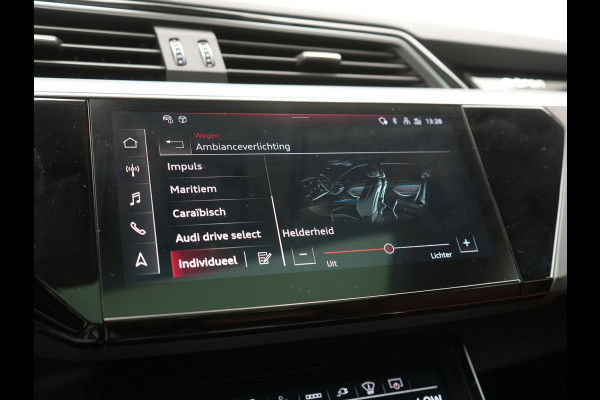 Audi Q8 e-tron 55 Quattro Advanced Edition 106 kWh 408pk Dealer O.H. | Luchtvering | Panodak | Adaptive Cruise | Head Up | Bang & Olufsen | Matrix LED | 360 Camera | Lederen Sportstoelen & Stuur Verwarmd | Sfeerverlichting | Apple Carplay | Blis |
