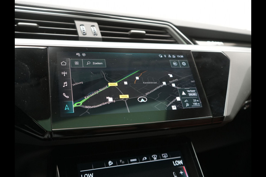 Audi Q8 e-tron 55 Quattro Advanced Edition 106 kWh 408pk Dealer O.H. | Luchtvering | Panodak | Adaptive Cruise | Head Up | Bang & Olufsen | Matrix LED | 360 Camera | Lederen Sportstoelen & Stuur Verwarmd | Sfeerverlichting | Apple Carplay | Blis |