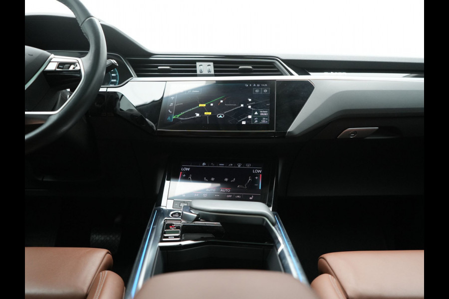 Audi Q8 e-tron 55 Quattro Advanced Edition 106 kWh 408pk Dealer O.H. | Luchtvering | Panodak | Adaptive Cruise | Head Up | Bang & Olufsen | Matrix LED | 360 Camera | Lederen Sportstoelen & Stuur Verwarmd | Sfeerverlichting | Apple Carplay | Blis |