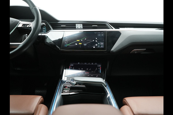 Audi Q8 e-tron 55 Quattro Advanced Edition 106 kWh 408pk Dealer O.H. | Luchtvering | Panodak | Adaptive Cruise | Head Up | Bang & Olufsen | Matrix LED | 360 Camera | Lederen Sportstoelen & Stuur Verwarmd | Sfeerverlichting | Apple Carplay | Blis |