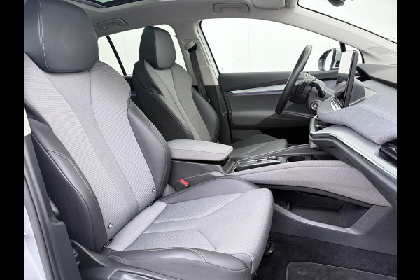 Škoda ENYAQ iV 60 SOH 90% Warmtepomp Trekhaak Panoramadak Adap.Cruise Navi Ecc 360°Camera Apple Carplay Android Auto Stuurverwarming Privacy Glas Lmv 19" Led matrix Keyless advanced Rijstrooksensor Origineel Nederlandse Auto