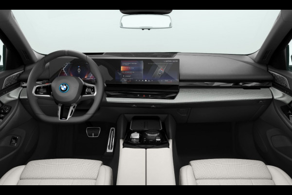 BMW 5 Serie Touring 550e xDrive - M-Sport Pro - Pano - Bowers & Wilkins - Onderstel Prof