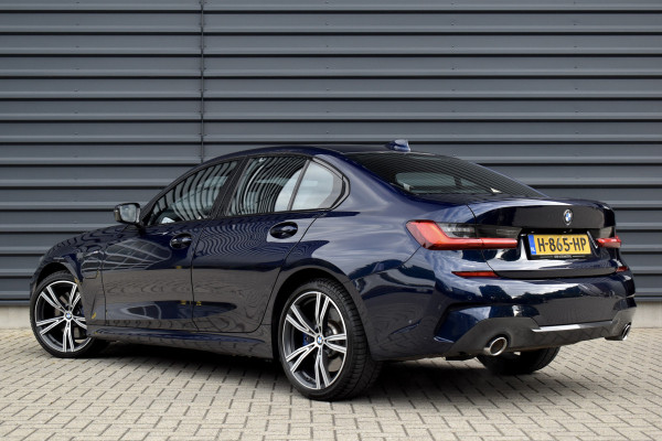 BMW 3 Serie 330e M Sport Individual | 19'' Wielen | Lederen Bekleding | CarPlay | Audio Media Pack | 1e Eigenaar |