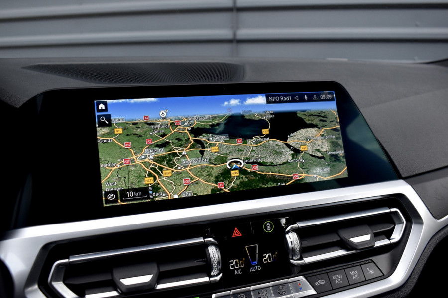 BMW 3 Serie 330e M Sport Individual | 19'' Wielen | Lederen Bekleding | CarPlay | Audio Media Pack | 1e Eigenaar |