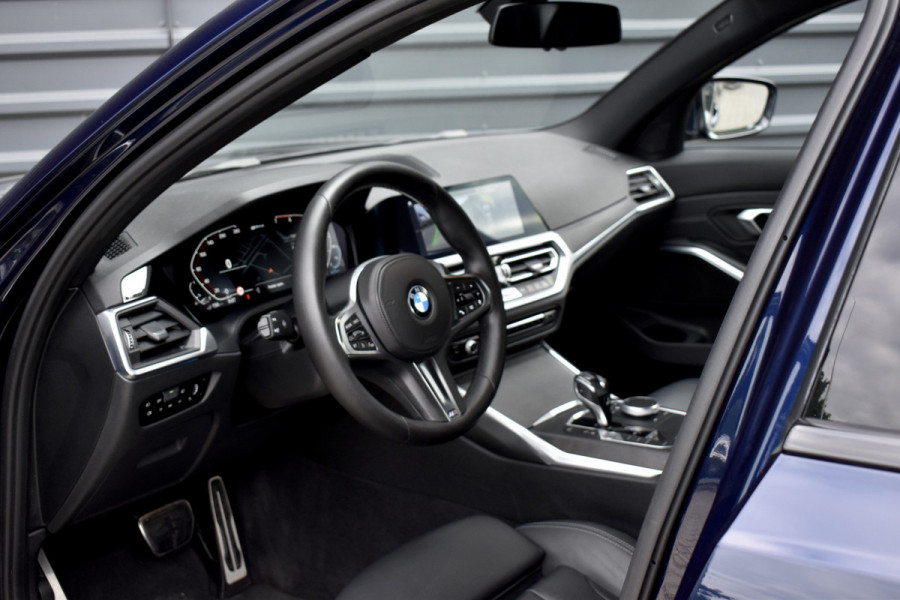 BMW 3 Serie 330e M Sport Individual | 19'' Wielen | Lederen Bekleding | CarPlay | Audio Media Pack | 1e Eigenaar |