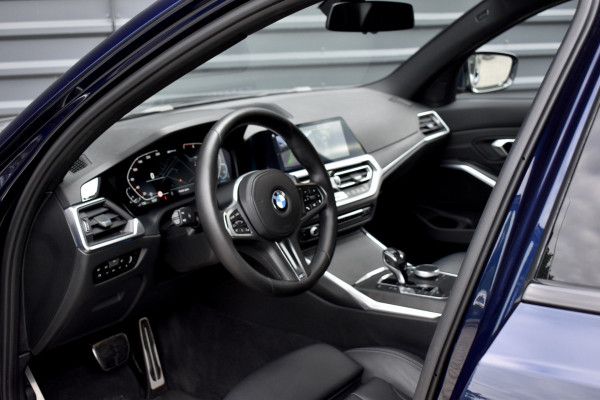 BMW 3 Serie 330e M Sport Individual | 19'' Wielen | Lederen Bekleding | CarPlay | Audio Media Pack | 1e Eigenaar |