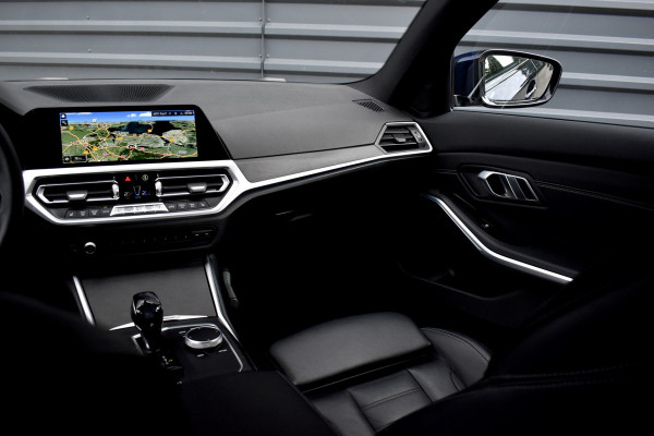 BMW 3 Serie 330e M Sport Individual | 19'' Wielen | Lederen Bekleding | CarPlay | Audio Media Pack | 1e Eigenaar |
