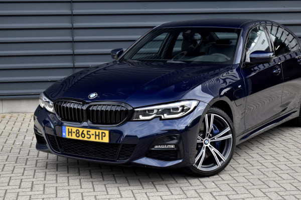 BMW 3 Serie 330e M Sport Individual | 19'' Wielen | Lederen Bekleding | CarPlay | Audio Media Pack | 1e Eigenaar |