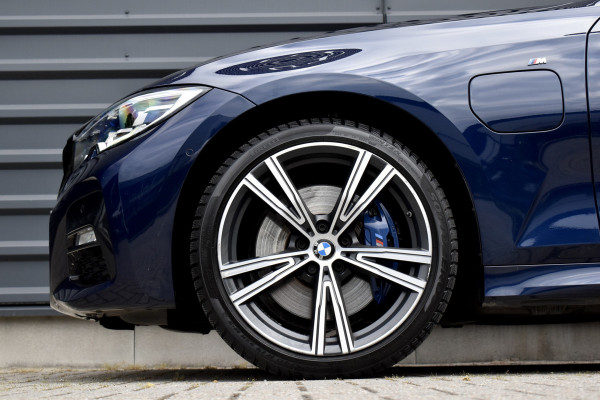 BMW 3 Serie 330e M Sport Individual | 19'' Wielen | Lederen Bekleding | CarPlay | Audio Media Pack | 1e Eigenaar |
