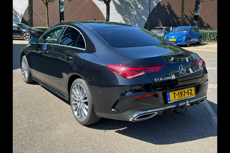 Mercedes-Benz CLA-Klasse 250 e AMG PHEV | SFEERVERLICHTING | WIDESCREEN | AFN. TREKHAAK | STOELVERWARMING | 19 INCH | RIJKLAAR MET 12 MND BOVAG GARANTIE