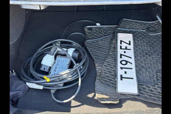 Mercedes-Benz CLA-Klasse 250 e AMG PHEV | SFEERVERLICHTING | WIDESCREEN | AFN. TREKHAAK | STOELVERWARMING | 19 INCH | RIJKLAAR MET 12 MND BOVAG GARANTIE