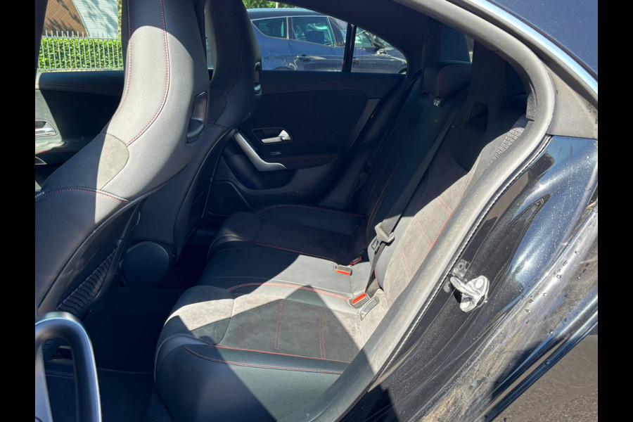 Mercedes-Benz CLA-Klasse 250 e AMG PHEV | SFEERVERLICHTING | WIDESCREEN | AFN. TREKHAAK | STOELVERWARMING | 19 INCH | RIJKLAAR MET 12 MND BOVAG GARANTIE
