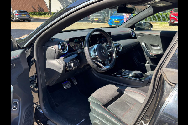 Mercedes-Benz CLA-Klasse 250 e AMG PHEV | SFEERVERLICHTING | WIDESCREEN | AFN. TREKHAAK | STOELVERWARMING | 19 INCH | RIJKLAAR MET 12 MND BOVAG GARANTIE