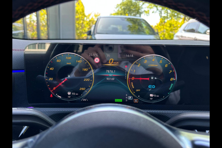 Mercedes-Benz CLA-Klasse 250 e AMG PHEV | SFEERVERLICHTING | WIDESCREEN | AFN. TREKHAAK | STOELVERWARMING | 19 INCH | RIJKLAAR MET 12 MND BOVAG GARANTIE