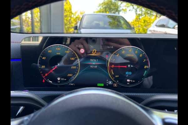 Mercedes-Benz CLA-Klasse 250 e AMG PHEV | SFEERVERLICHTING | WIDESCREEN | AFN. TREKHAAK | STOELVERWARMING | 19 INCH | RIJKLAAR MET 12 MND BOVAG GARANTIE