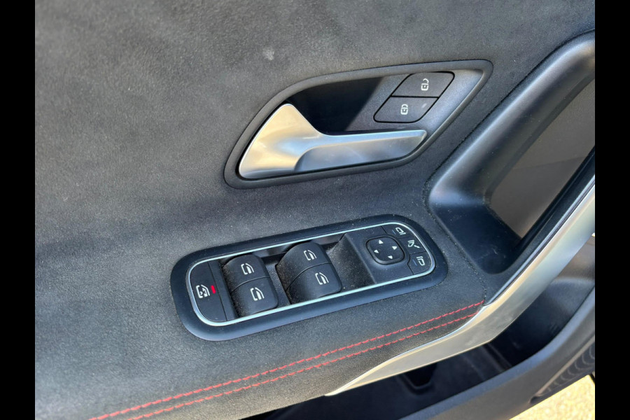 Mercedes-Benz CLA-Klasse 250 e AMG PHEV | SFEERVERLICHTING | WIDESCREEN | AFN. TREKHAAK | STOELVERWARMING | 19 INCH | RIJKLAAR MET 12 MND BOVAG GARANTIE