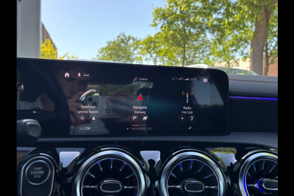 Mercedes-Benz CLA-Klasse 250 e AMG PHEV | SFEERVERLICHTING | WIDESCREEN | AFN. TREKHAAK | STOELVERWARMING | 19 INCH | RIJKLAAR MET 12 MND BOVAG GARANTIE
