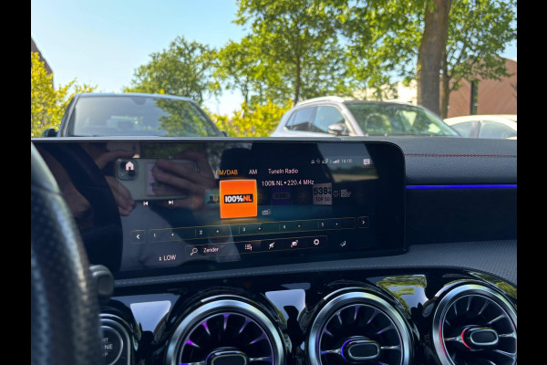 Mercedes-Benz CLA-Klasse 250 e AMG PHEV | SFEERVERLICHTING | WIDESCREEN | AFN. TREKHAAK | STOELVERWARMING | 19 INCH | RIJKLAAR MET 12 MND BOVAG GARANTIE