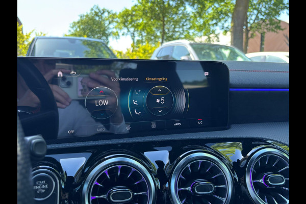 Mercedes-Benz CLA-Klasse 250 e AMG PHEV | SFEERVERLICHTING | WIDESCREEN | AFN. TREKHAAK | STOELVERWARMING | 19 INCH | RIJKLAAR MET 12 MND BOVAG GARANTIE