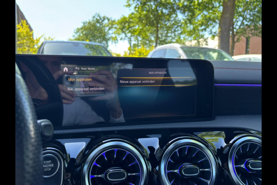 Mercedes-Benz CLA-Klasse 250 e AMG PHEV | SFEERVERLICHTING | WIDESCREEN | AFN. TREKHAAK | STOELVERWARMING | 19 INCH | RIJKLAAR MET 12 MND BOVAG GARANTIE