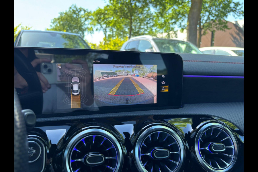 Mercedes-Benz CLA-Klasse 250 e AMG PHEV | SFEERVERLICHTING | WIDESCREEN | AFN. TREKHAAK | STOELVERWARMING | 19 INCH | RIJKLAAR MET 12 MND BOVAG GARANTIE