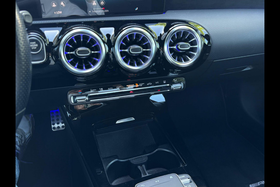 Mercedes-Benz CLA-Klasse 250 e AMG PHEV | SFEERVERLICHTING | WIDESCREEN | AFN. TREKHAAK | STOELVERWARMING | 19 INCH | RIJKLAAR MET 12 MND BOVAG GARANTIE
