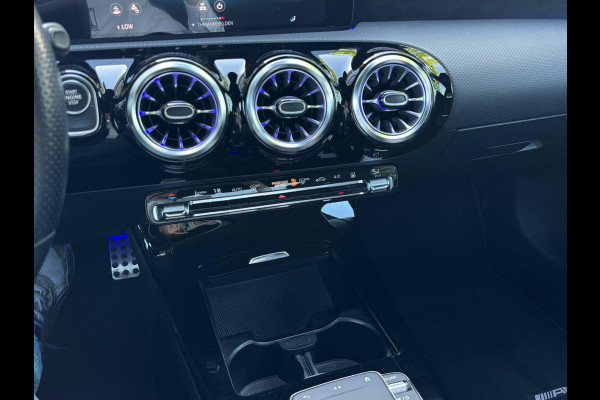 Mercedes-Benz CLA-Klasse 250 e AMG PHEV | SFEERVERLICHTING | WIDESCREEN | AFN. TREKHAAK | STOELVERWARMING | 19 INCH | RIJKLAAR MET 12 MND BOVAG GARANTIE