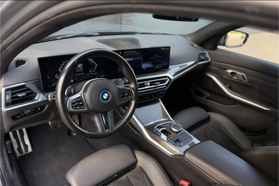 BMW 3 Serie Touring 330e M-Sport Pro | Widescreen | Memory | Camera | Laserlight | Adaptive Cruise