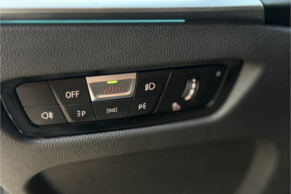 BMW 3 Serie Touring 330e M-Sport Pro | Widescreen | Memory | Camera | Laserlight | Adaptive Cruise