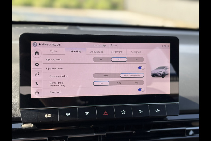 MG Mg4 electric Standard 51 kWh | Apple Carplay/Android Auto, ACC, Climate, PDC, Lichtsensor |