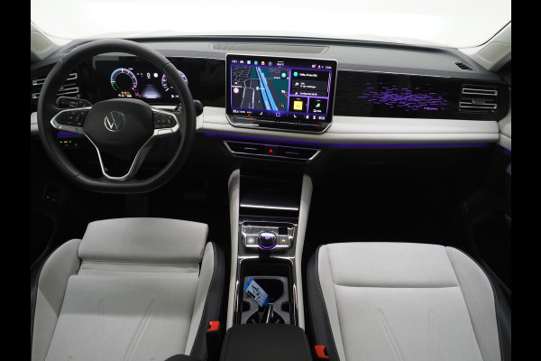 Volkswagen Tiguan 1.5 eHybrid Sport | 5 Jaar Garantie | Leder/Alcantara | Trekhaak | Massage | 360 | Sfeerlicht | Keyless | Adaptive Cruise