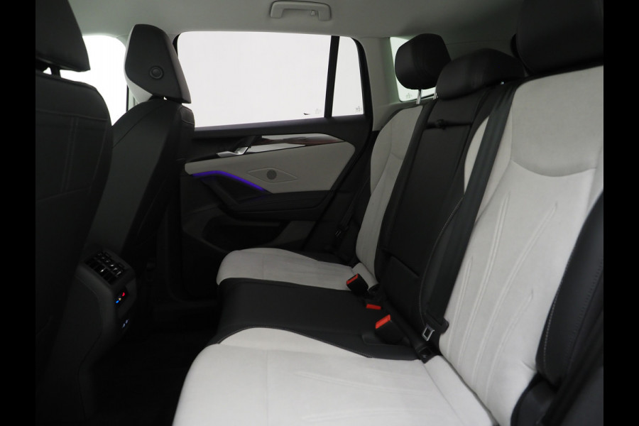 Volkswagen Tiguan 1.5 eHybrid Sport | 5 Jaar Garantie | Leder/Alcantara | Trekhaak | Massage | 360 | Sfeerlicht | Keyless | Adaptive Cruise