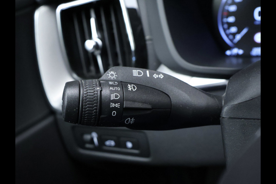 Volvo XC60 2.0 T8 Twin Engine AWD Inscription Sport (PANORAMADAK,NAVI,CAMERA,STOELVERWARMING,LED,GETINT,SPORTSTOELEN,LM VELGEN)