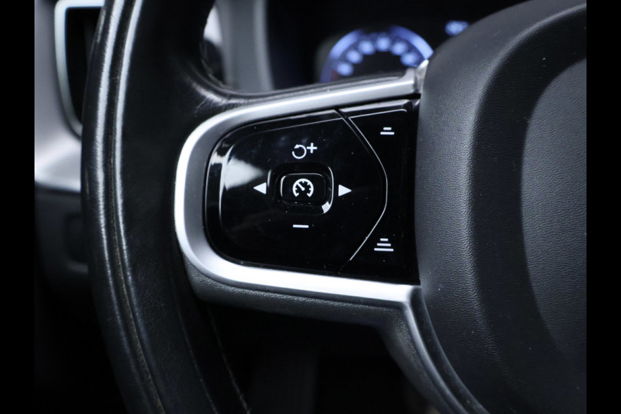 Volvo XC60 2.0 T8 Twin Engine AWD Inscription Sport (PANORAMADAK,NAVI,CAMERA,STOELVERWARMING,LED,GETINT,SPORTSTOELEN,LM VELGEN)